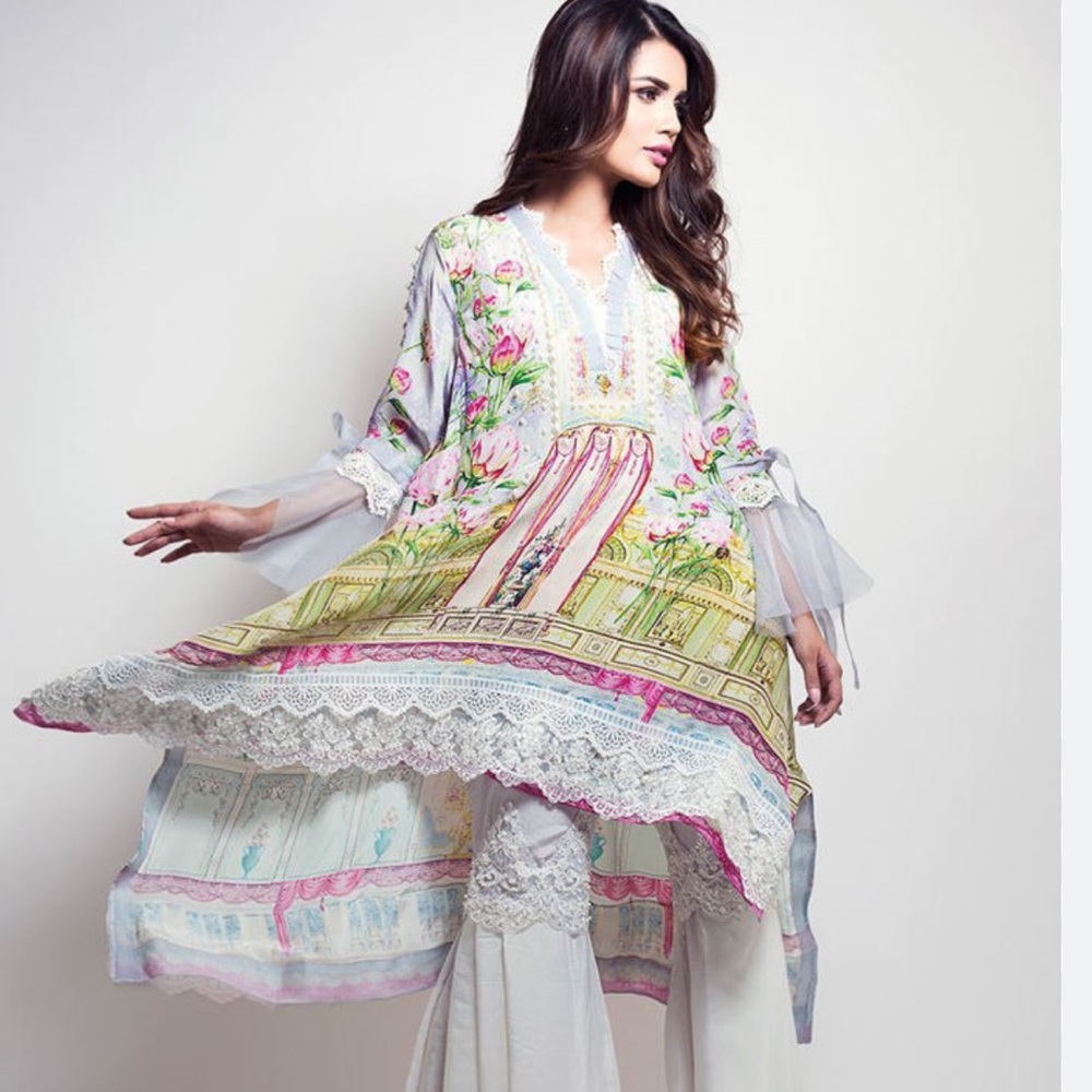 Farah Talib Aziz Kurta S